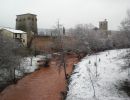 Vista Covarrubias Invierno con el río como chocolate por las lluvias previas