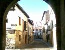 Entrada al pueblo por el arco o Archivo