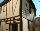 Arquitectura popular con casas de adobe y entramado madera
