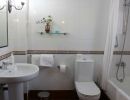 Baños completos, casi todos con ventana y luz natural